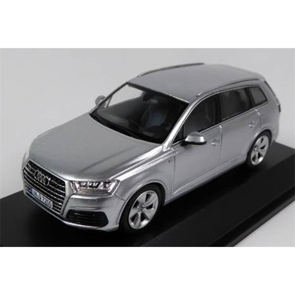 Audi Q7 - Foil Silver Produced by Spark