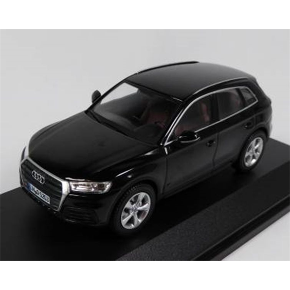 Audi Q5 - Mythos Black Produced by iScale