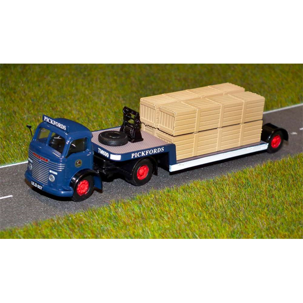 Commer QX Low Loader - Pickfords (ULD 657) c/w Packing Cases Load