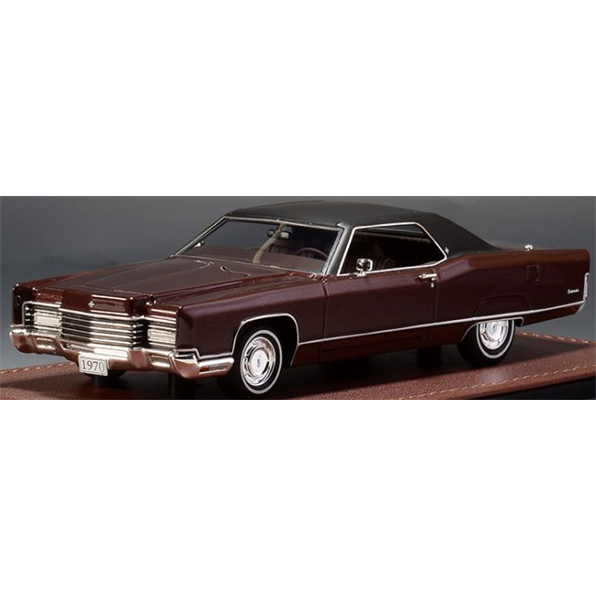 Lincoln Continental Coupe Red Stardust Irid 1970