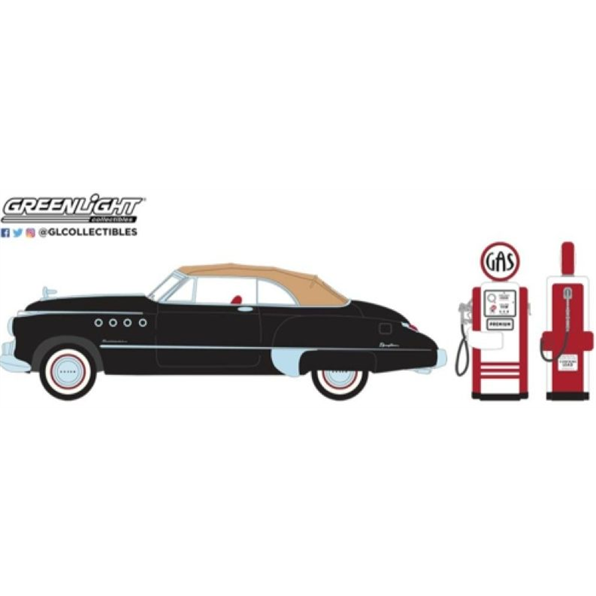 Buick Roadmaster Convertible 1949 (Top Up) w/Vintage Gas Pump