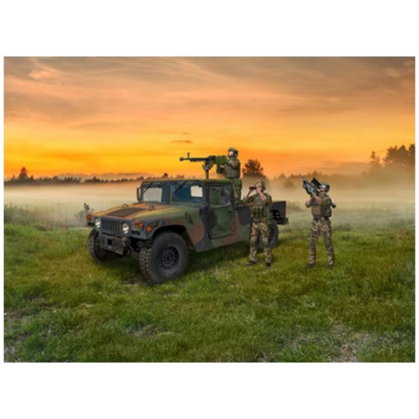 Drone Hunters  Humvee M1097A2 Cargo Carrier, DShKM and Crew Figures