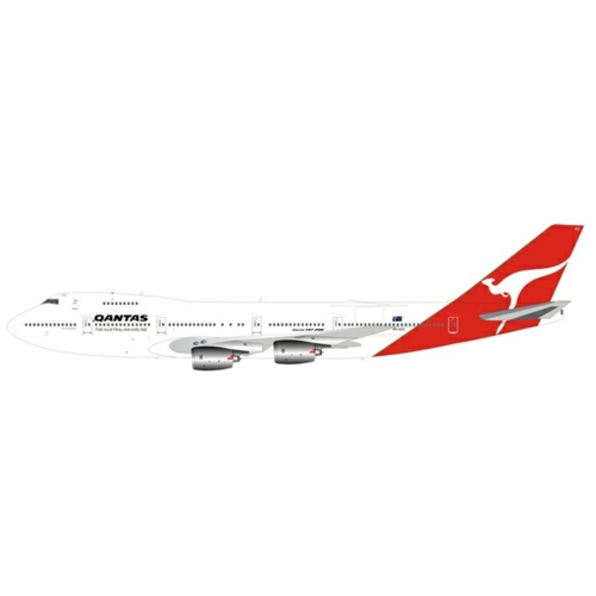 Boeing 747-200 Qantas VH-ECC w/Stand