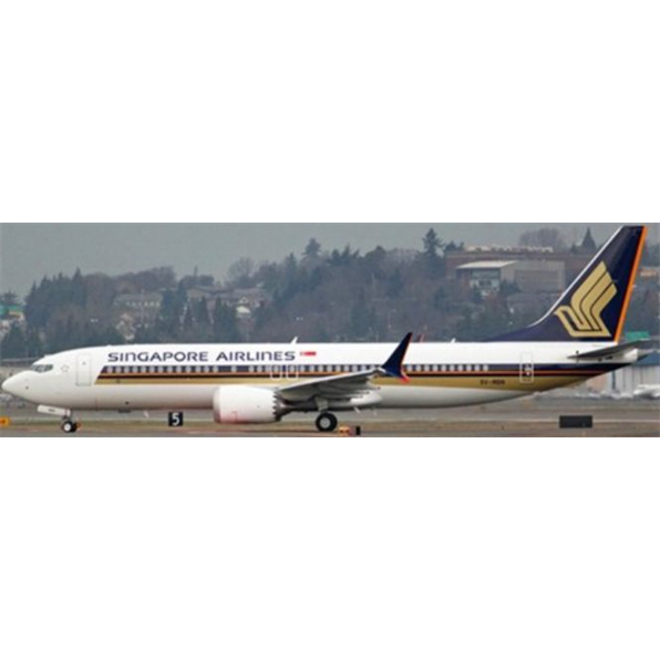 Boeing 737-8 MAX Singapore Airlines 9V-MBN with Antenna