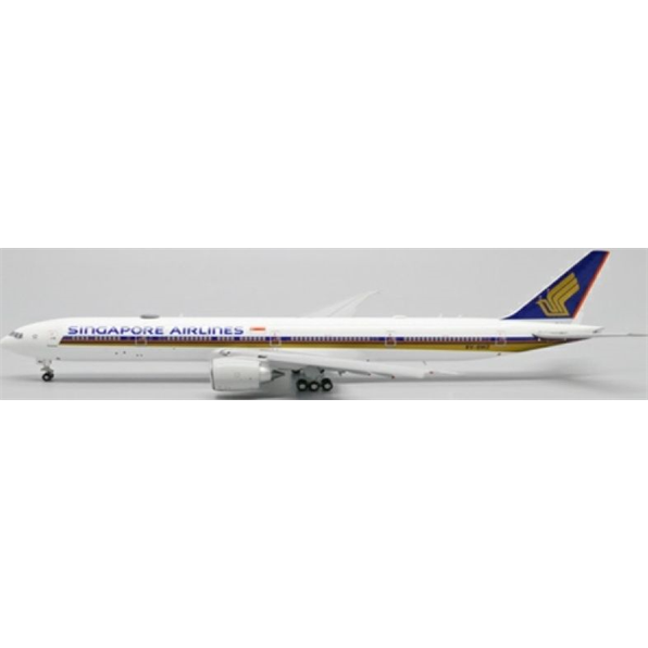 Boeing 777-300ER Singapore Airlines 9V-SWZ w/Antenna