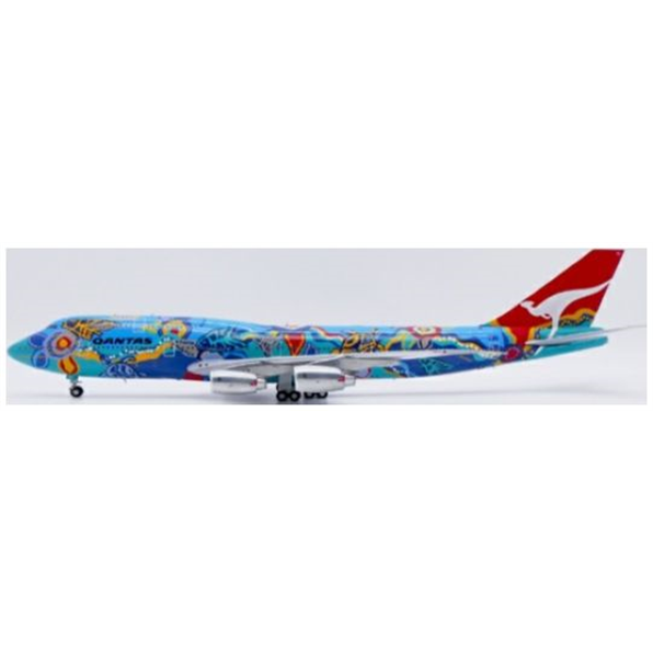 Boeing 747-300 Qantas Nalanji Dreaming VH-EBU w/Stand