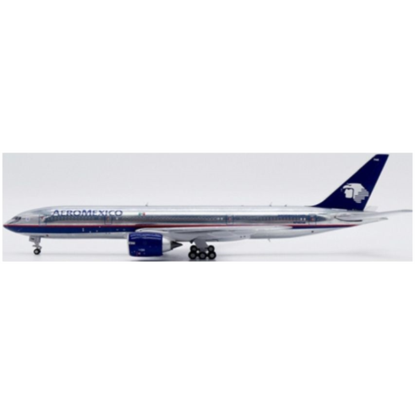 Boeing 777-200ER Aeromexico Polished N746AM Flaps Down w/Antenna