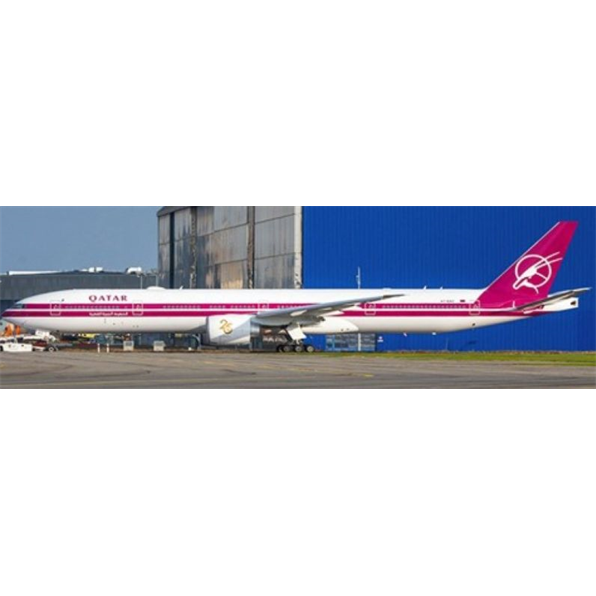 Boeing 777-300(ER) Qatar Airways Retro Livery A7-BAC w/Antenna