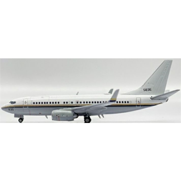 Boeing C-40A Clippr US Navy 165835 w/Antenna