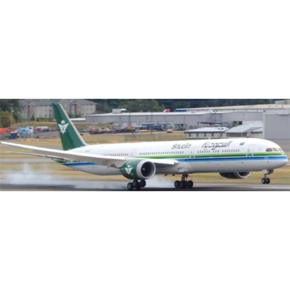 Boeing 787-10 Saudi Arabian Airlines Retro HZ-AR32 w/Antenna