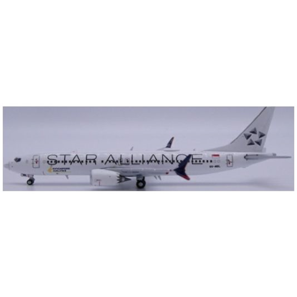 Boeing 737 MAX 8 Singapore Airlines Star Alliance 9V-MBL w/Antenna