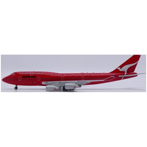 Boeing 747-400 Qantas All Red VH-OEJ w/Antenna
