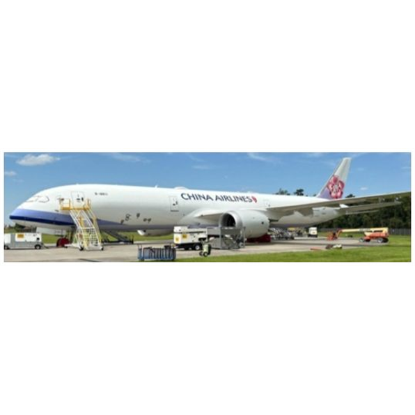 Boeing 787-9 Dreamliner China Airlines B-18811 Flaps Down w/Antenna