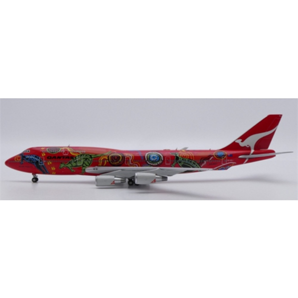 Boeing 747-400 Qantas Wunala w/GE Engine VH-OEJ w/Antenna