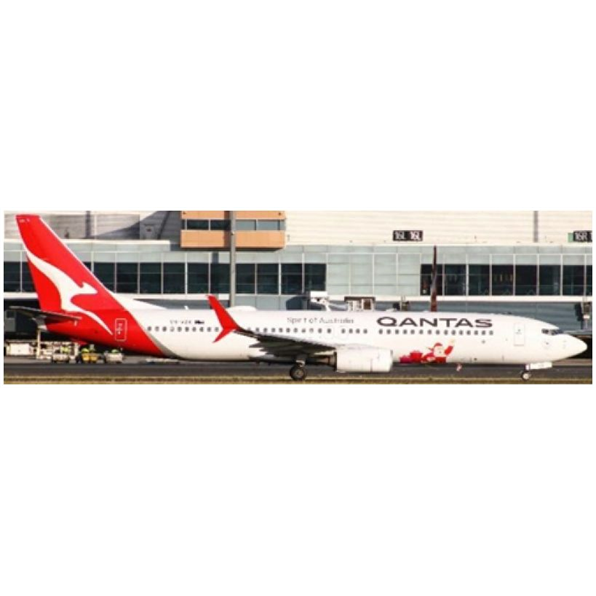Boeing 737-800 Qantas Santa VH-VZX w/Antenna