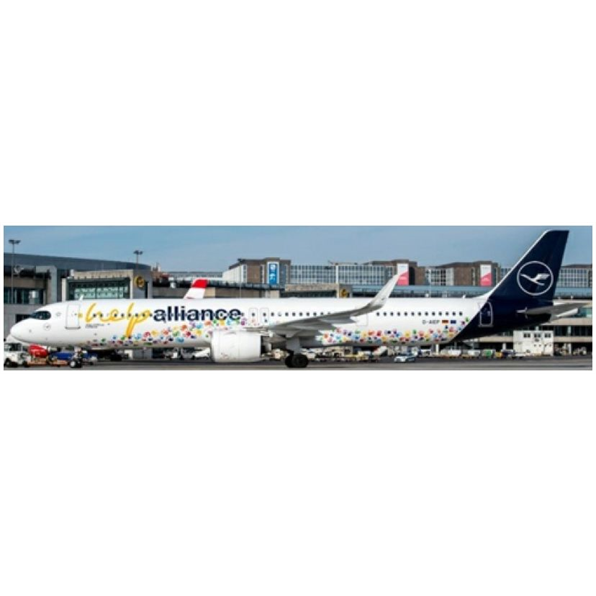 Airbus A321NEO Lufthansa Help Alliance D-AIEP w/Antenna