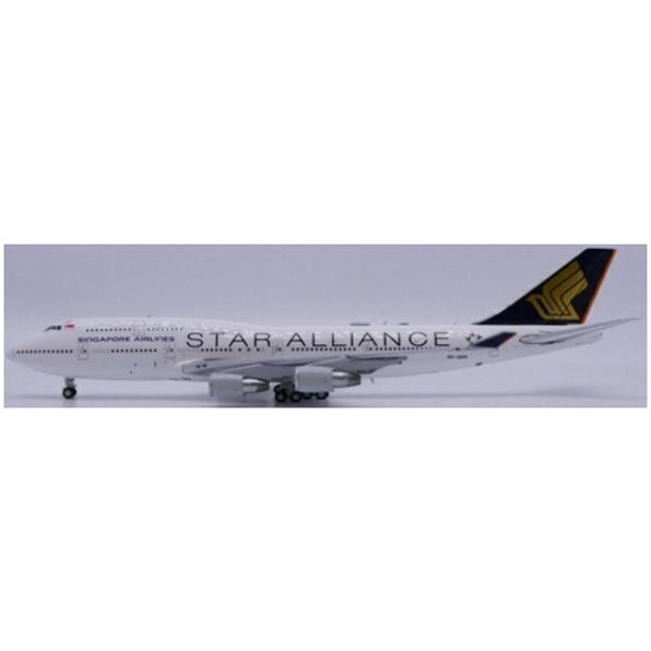 Boeing 747-400 Singapore Airlines Star Alliance 9V-SPP Flaps Down w/Antenna