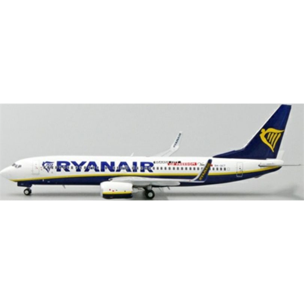 Boeing 737-800 Malta Air (Ryanair) 9H-QCT w/Antenna