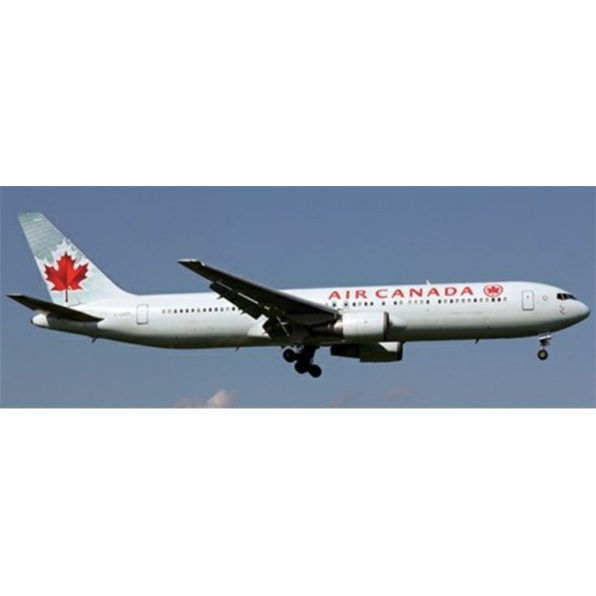 Boeing 767-300(ER) Air Canada C-GBZR with Antenna