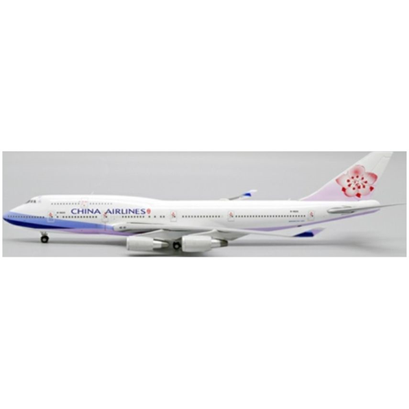 Boeing 747-400 China Airlines B-18215 Flaps Down w/Antenna