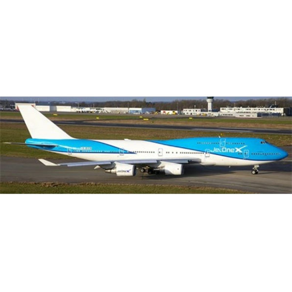 Boeing 747-400 Jetonex VQ-BWM w/Antenna