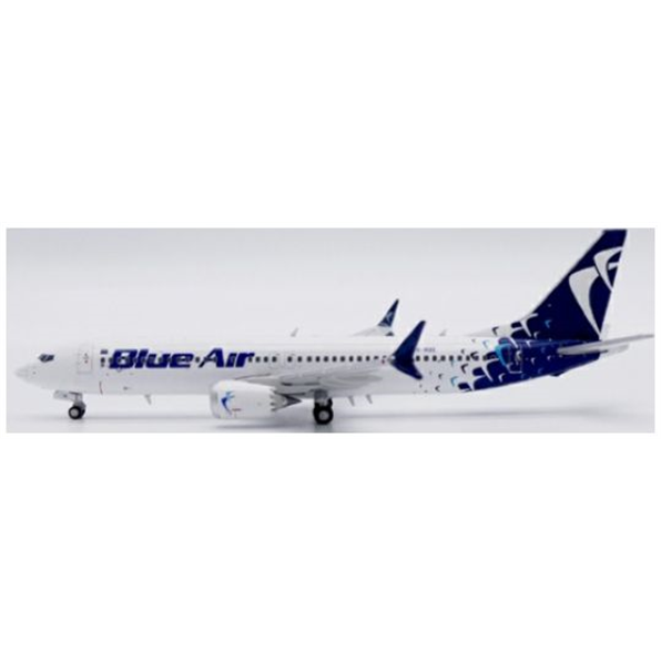 Boeing 737 MAX 8 Blue Air YR-MXE w/Antenna