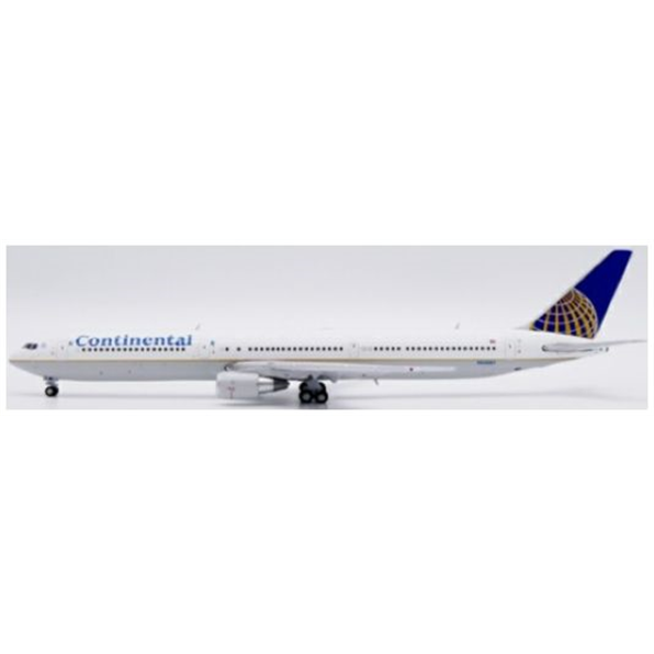 Boeing 767-400ER Continental Airlines N66051 w/Antenna