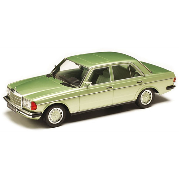 Mercedes 280E W123 1977 Light Green Metallic