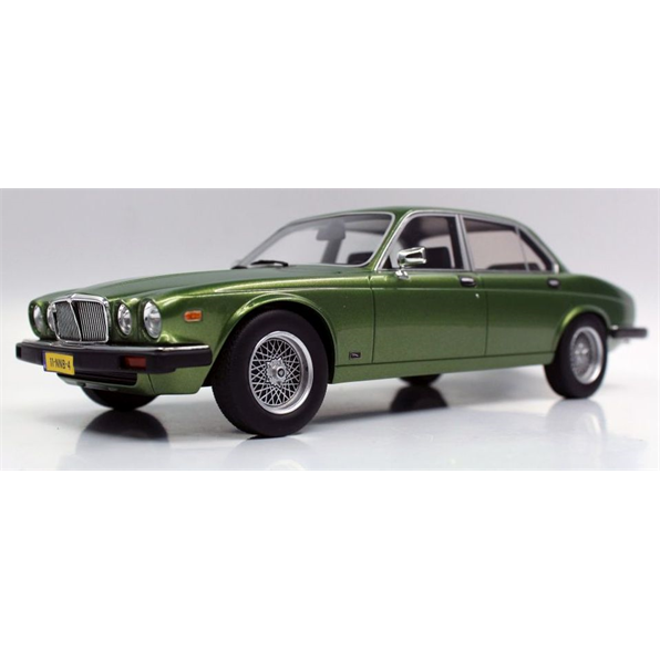 Jaguar XJ6 1982 , light met green