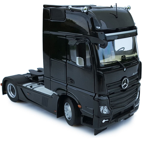 Mercedes Benz Actros Gigaspace 4x2 Black