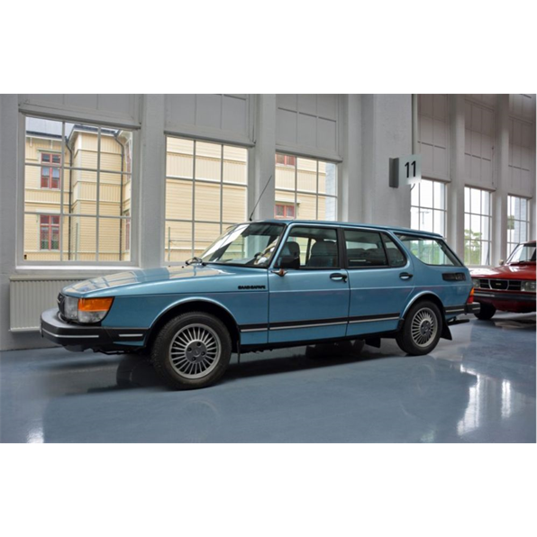 Saab 900 Safari Estate Blue 1981