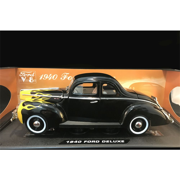 Ford Deluxe 1940 - Black/ Flames