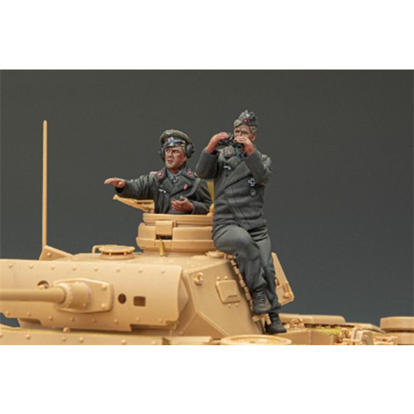 Observation German Tank Man and Captain (2 x Figures)