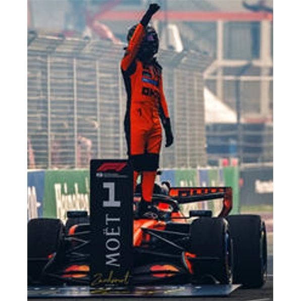 McLaren Mastercard F1 MCL40 #1 1st Dutch GP 2026 Lando Norris w/Figurine/Pit Boards