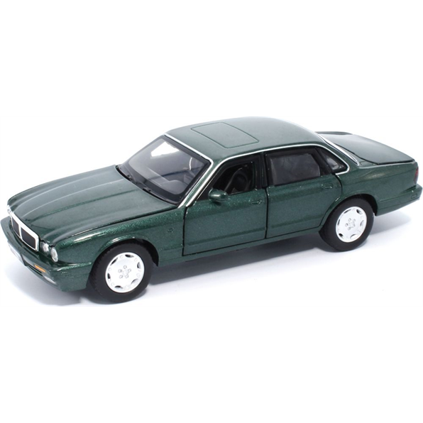 Jaguar XJ6 - Green Lights and Sound and Pull Back