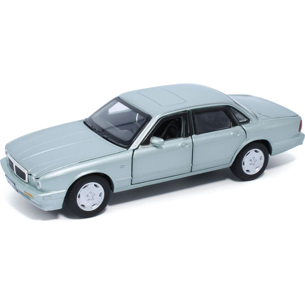 Jaguar XJ6 - Seafrost Silver Lights and Sound and Pull Back