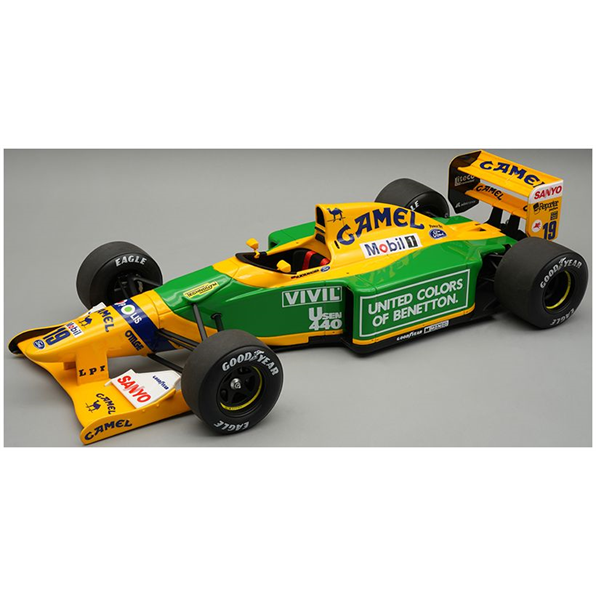 Benetton B192 1992 Winner SPA GP #19 Michael Schumacher w/Showcase