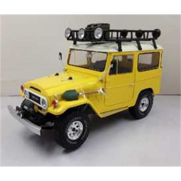 Toyota Land Cruiser FJ40, yellow, 1967 Opening fr doors, roofrack, spots