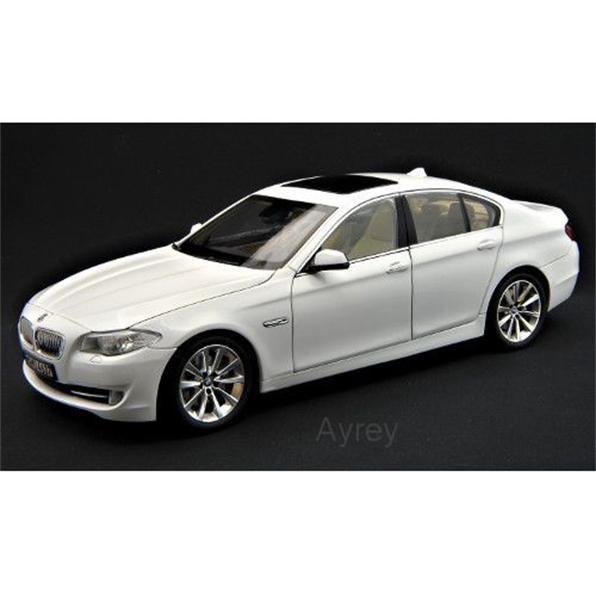 BMW 535i, white (GTA Edition)