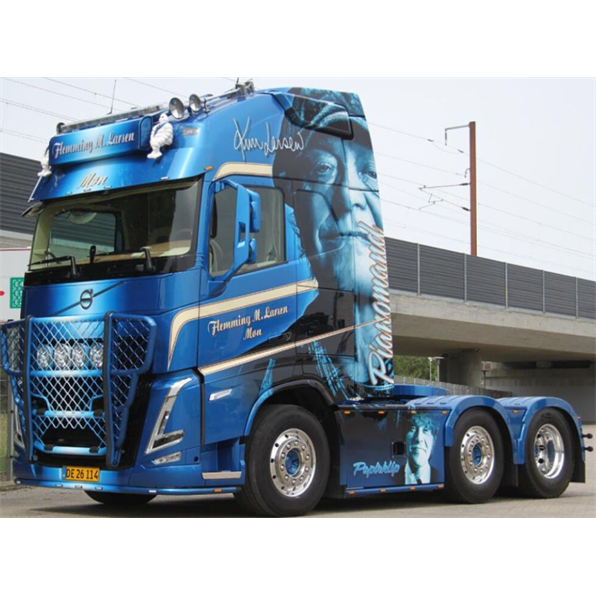 Volvo FH5 Globetrotter XL 6x2 Twin Steer 'Flemming M. Larsen'