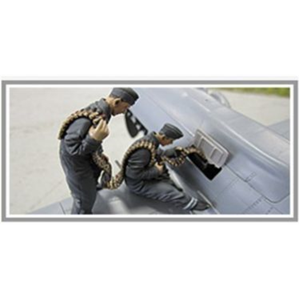 Armament Crew Set 'Super Wing' (TA152) Plastic Kit