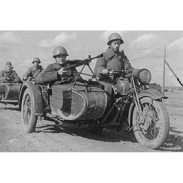Soviet M-72 Sidecar Motorcycle w/Crew