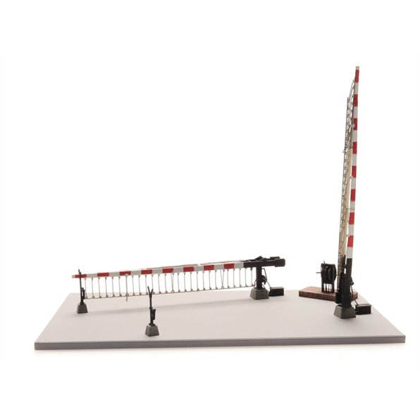 Level Crossing with Barriers (NS) 1:87 Resin Kit, Unpainted