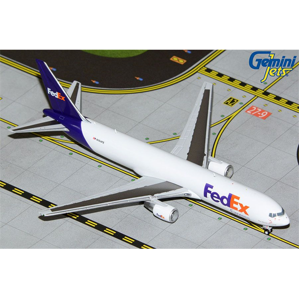 Boeing B767-300ERF(W) Fedex Express N104FE