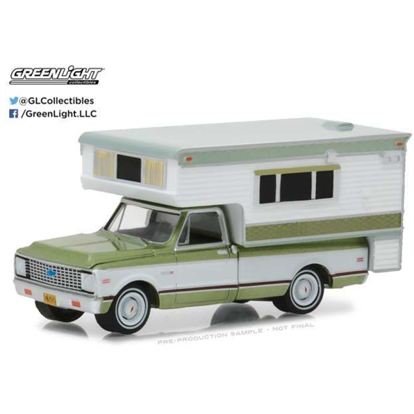 Chevrolet C10 Cheyenne with Large Camper ( Hobby Exclusive) 1972