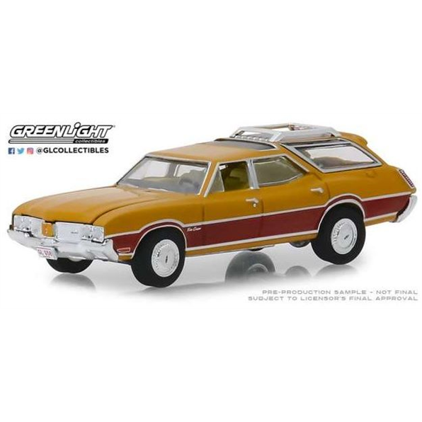 Oldsmobile Vista Cruiser Estate Wagon Seri es 3 nugget gold poly/ wood 1970