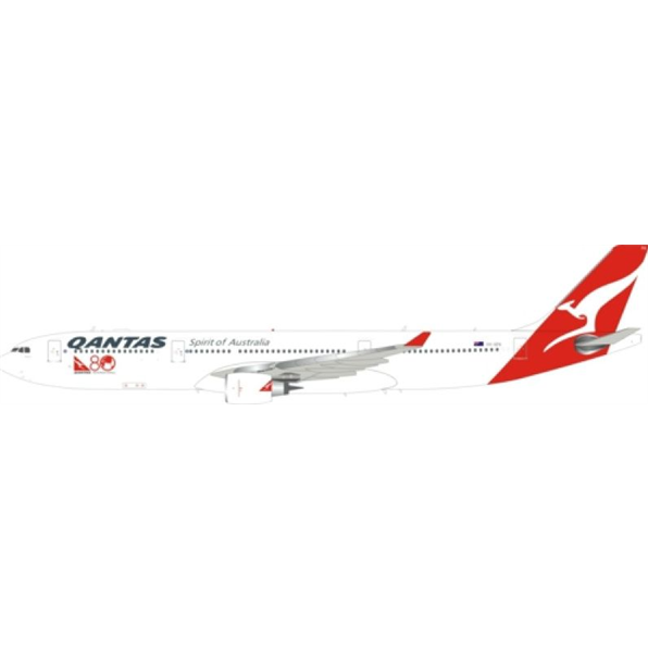 Airbus A330-300 Qantas VH-QPA w/Stand