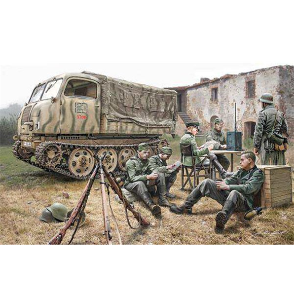 Steyr RSO/01 w/German Soldiers