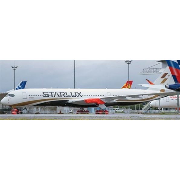 Airbus A350-900XWB Starlux B-58501