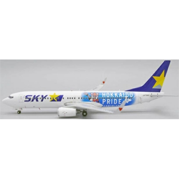 Boeing 737-800 Skymark Airlines Hokkaido Pride JA73NX w/Stand